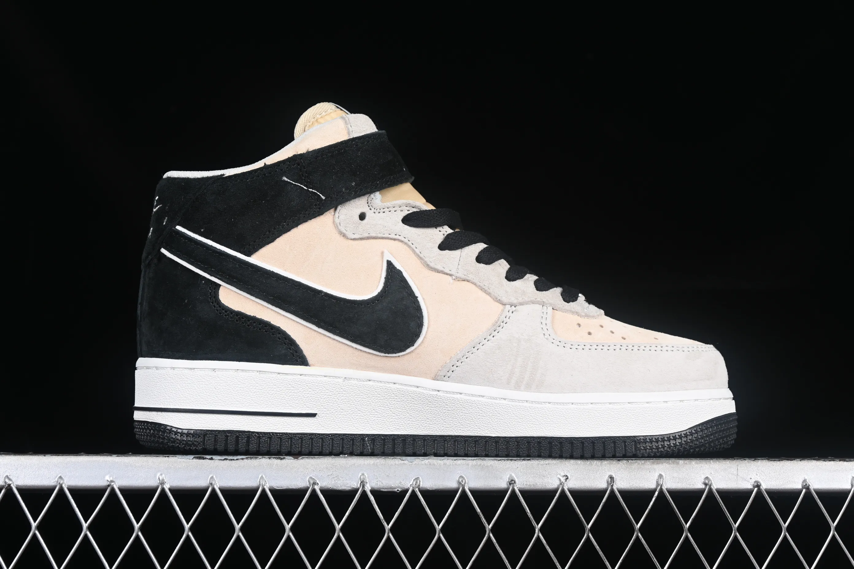 All categories Nk Air Force 1 Air Force series Nk Air Force 1 Mid Air Force mid-top Nk Air Force 1'07 Mid gray black Air Force One mid-top casual sneakers CG9908-106